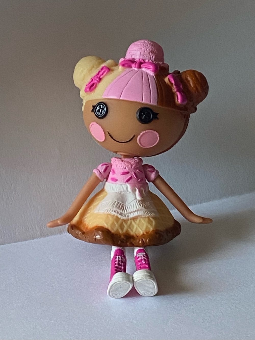 Lalaloopsy Mini Scoop Waffle Cone Doll - Picture 3 of 7